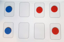 Blå og røde tellebrikker