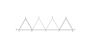 Fire trekanter på en linje